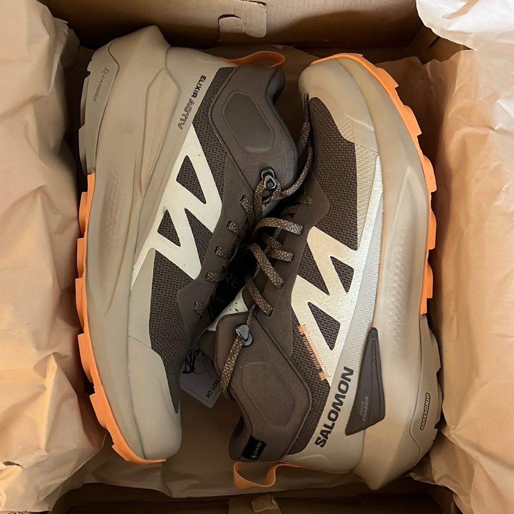 Brand new Salomon women’s hiking boots size 10.5